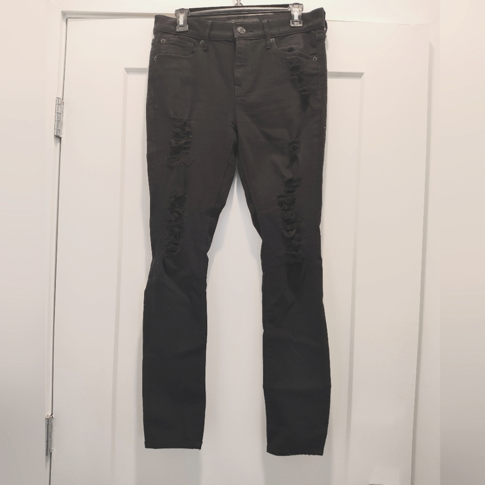 Ripped skinny jeans